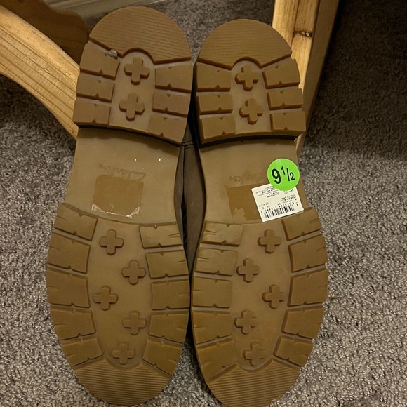 CLARKS Orianna Nubuck Ankle Womans Boots - Picture 2 of 5